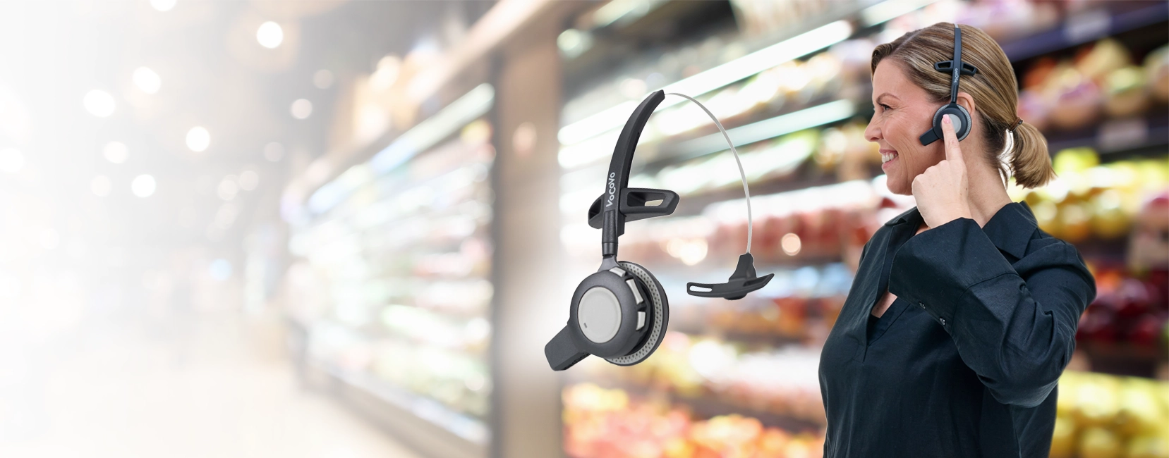 Mitarbeiter im Einzelhandel nutzen drahtlose VoCoVo-Headsets von VeDoSign